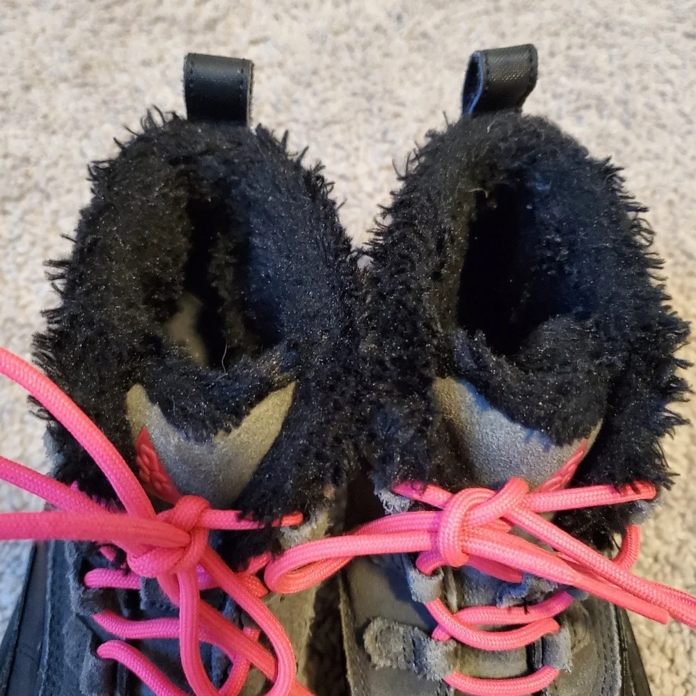 Kids Black and Pink Nike Sneaker Snow Boot Style Shoes Size 6.5Y
